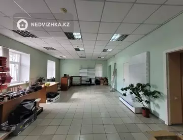 Офисное помещение, этаж 1 из 5, в жилом доме, 151 м²