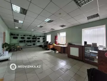 Офисное помещение, этаж 1 из 5, в жилом доме, 151 м²