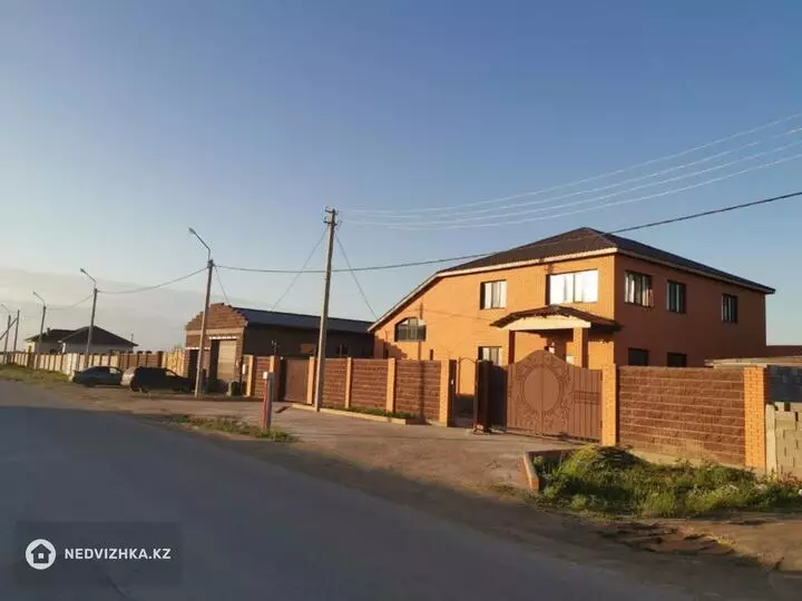 385 м², 12-комнатный дом, 10 соток, 385 м², изображение - 1