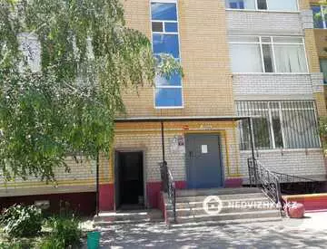 1-комнатная квартира, этаж 3 из 5, 56 м², на длительный срок