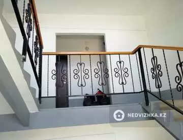1-комнатная квартира, этаж 3 из 5, 56 м², на длительный срок