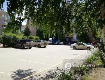1-комнатная квартира, этаж 3 из 5, 56 м², на длительный срок
