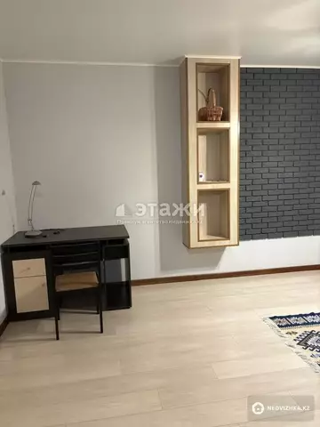 2-комнатная квартира, этаж 2 из 12, 65 м², на длительный срок