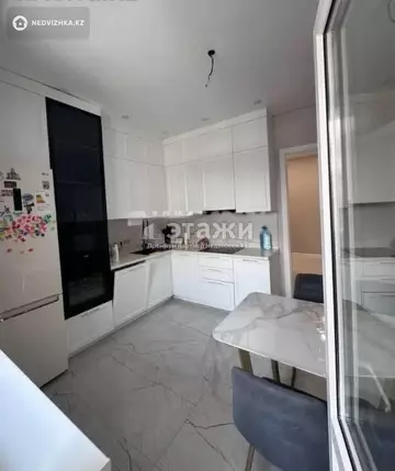 3-комнатная квартира, этаж 8 из 9, 90 м²