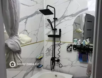 4-комнатная квартира, этаж 4 из 5, 68 м²