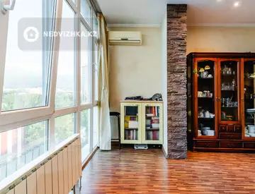 2-комнатная квартира, этаж 10 из 13, 104 м²