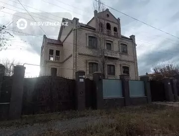 9-комнатный дом, 7.4 соток, 518 м²