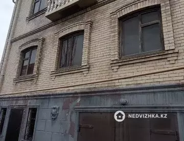 9-комнатный дом, 7.4 соток, 518 м²