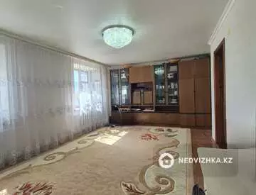 4-комнатная квартира, этаж 3 из 5, 93 м²
