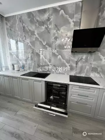 2-комнатная квартира, этаж 3 из 13, 60 м², на длительный срок
