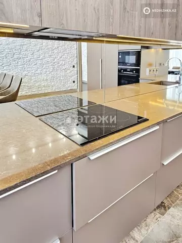 4-комнатная квартира, этаж 21 из 21, 150 м², на длительный срок