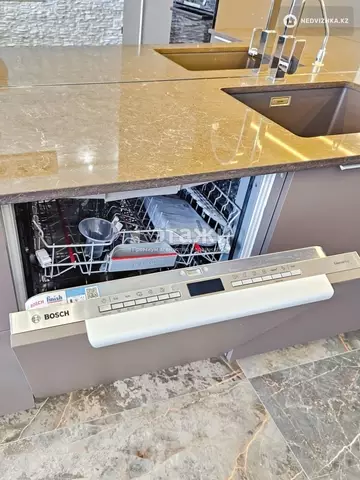 4-комнатная квартира, этаж 21 из 21, 150 м², на длительный срок
