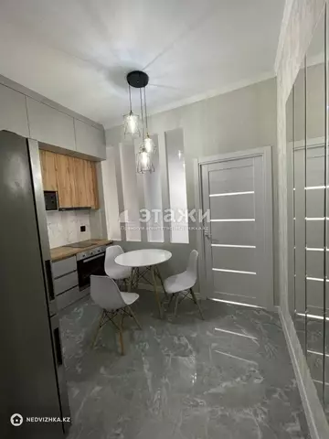 2-комнатная квартира, этаж 11 из 20, 42 м², на длительный срок