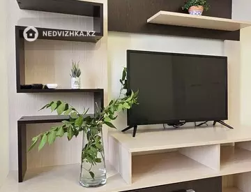 2-комнатная квартира, этаж 8 из 13, 70 м², на длительный срок