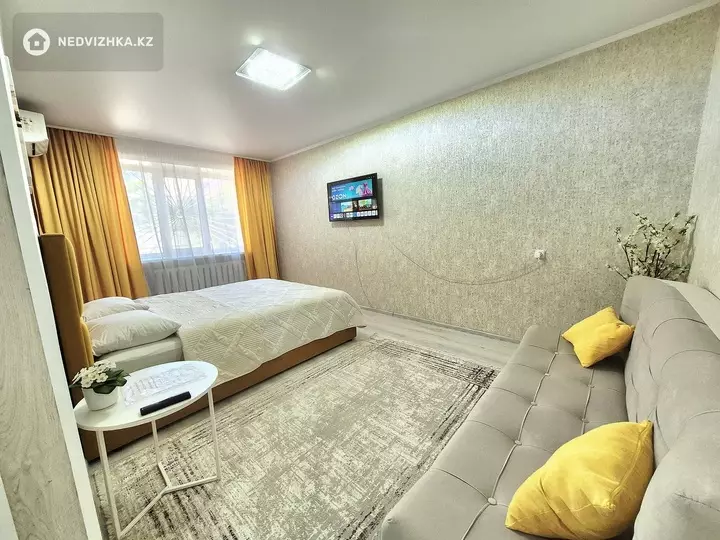 33 м², 1-комнатная квартира, этаж 1 из 5, 33 м², посуточно, изображение - 1