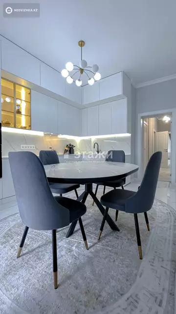 2-комнатная квартира, этаж 14 из 20, 87 м², на длительный срок