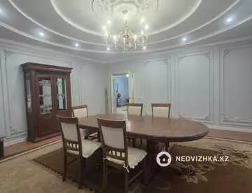 4-комнатная квартира, этаж 3 из 6, 170 м²