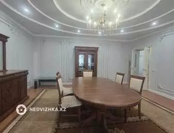 4-комнатная квартира, этаж 3 из 6, 170 м²