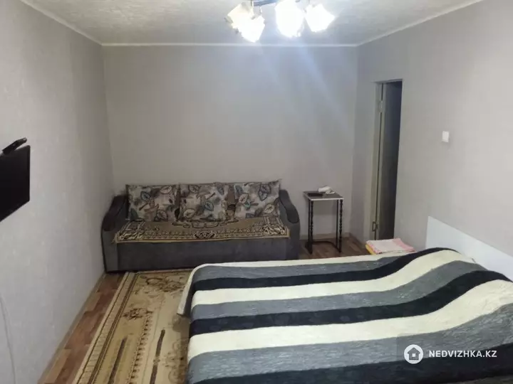 37 м², 1-комнатная квартира, этаж 1 из 5, 37 м², посуточно, изображение - 1