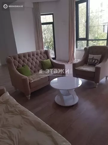 2-комнатная квартира, этаж 3 из 7, 82 м², на длительный срок