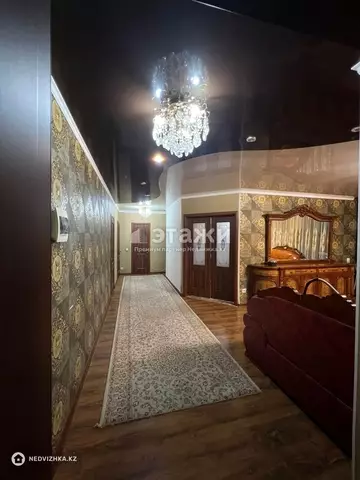 4-комнатная квартира, этаж 1 из 9, 100 м²