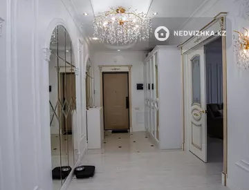 4-комнатная квартира, этаж 11 из 12, 122 м²