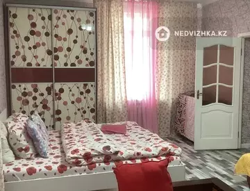 1-комнатная квартира, этаж 2 из 3, 45 м², Посуточно