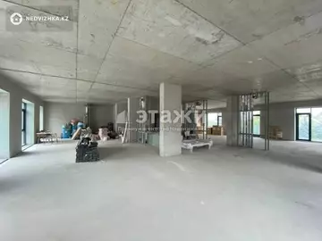 5-комнатная квартира, этаж 3 из 4, 339 м²