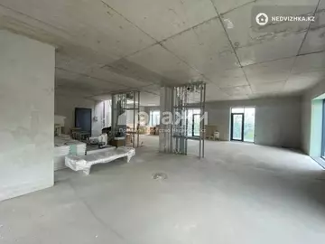 5-комнатная квартира, этаж 3 из 4, 339 м²