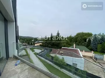 5-комнатная квартира, этаж 3 из 4, 339 м²