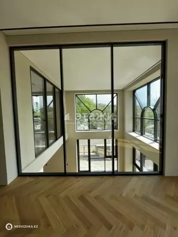 7-комнатная квартира, этаж 1 из 6, 290 м²