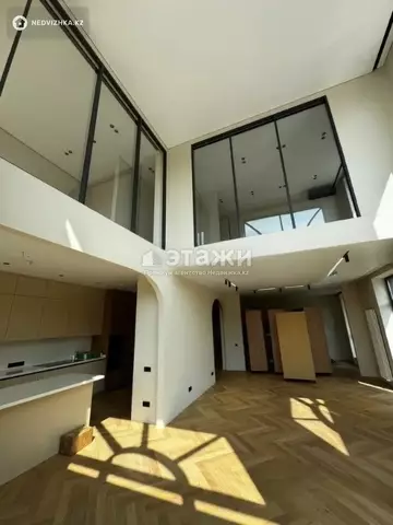 7-комнатная квартира, этаж 1 из 6, 290 м²