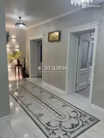 4-комнатная квартира, этаж 2 из 9, 163 м²