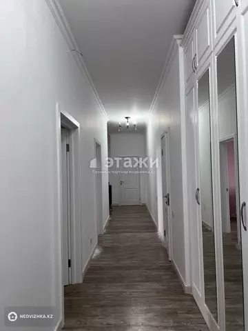 4-комнатная квартира, этаж 10 из 18, 122 м²