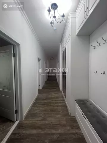 4-комнатная квартира, этаж 10 из 18, 122 м²