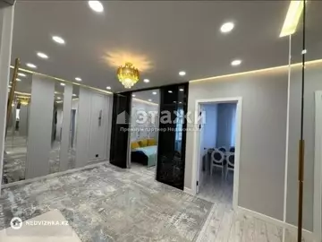 4-комнатная квартира, этаж 9 из 9, 77 м²