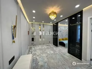 4-комнатная квартира, этаж 9 из 9, 77 м²