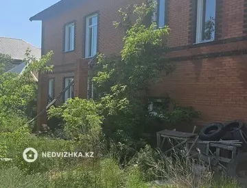 7-комнатный дом, 8.2 соток, 320 м²