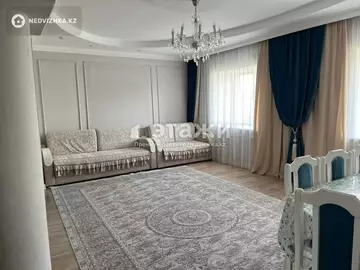 4-комнатная квартира, этаж 4 из 5, 130 м²