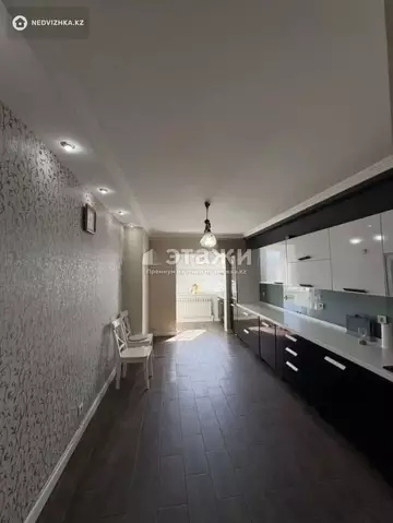5-комнатная квартира, этаж 11 из 20, 200 м²