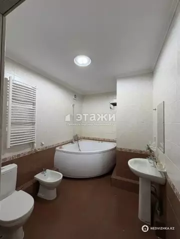 5-комнатная квартира, этаж 11 из 20, 200 м²