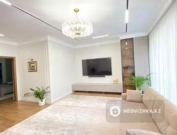 4-комнатная квартира, этаж 2 из 11, 158 м²