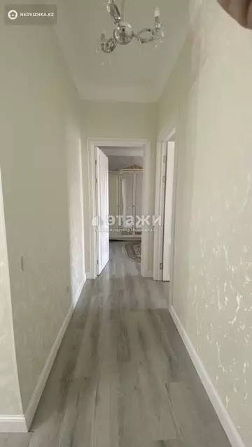 4-комнатная квартира, этаж 2 из 19, 117 м²