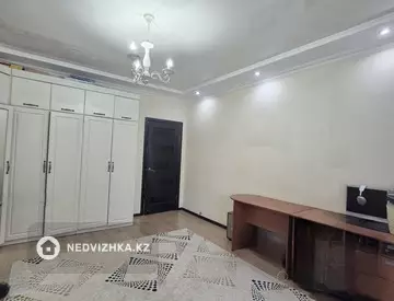 2-комнатная квартира, этаж 2 из 5, 82 м²