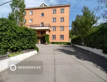 4-комнатная квартира, этаж 1 из 4, 140 м²