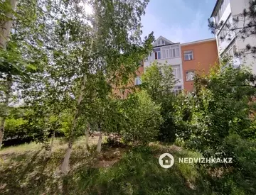 4-комнатная квартира, этаж 1 из 4, 140 м²
