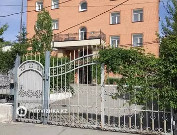 4-комнатная квартира, этаж 1 из 4, 140 м²