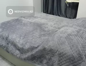 2-комнатная квартира, этаж 5 из 17, 55 м², посуточно