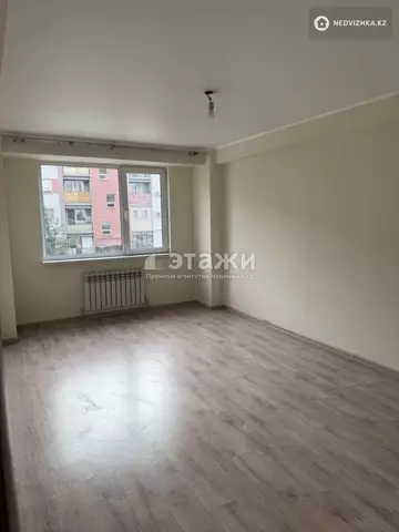 3-комнатная квартира, этаж 2 из 10, 77 м²