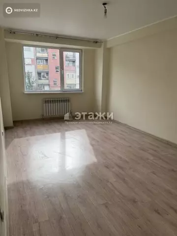 3-комнатная квартира, этаж 2 из 10, 77 м²